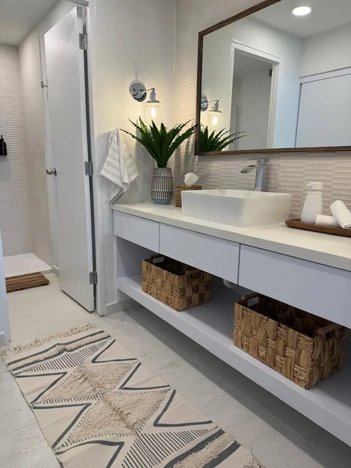 Spacious, spotless bathroom at Reef Studio